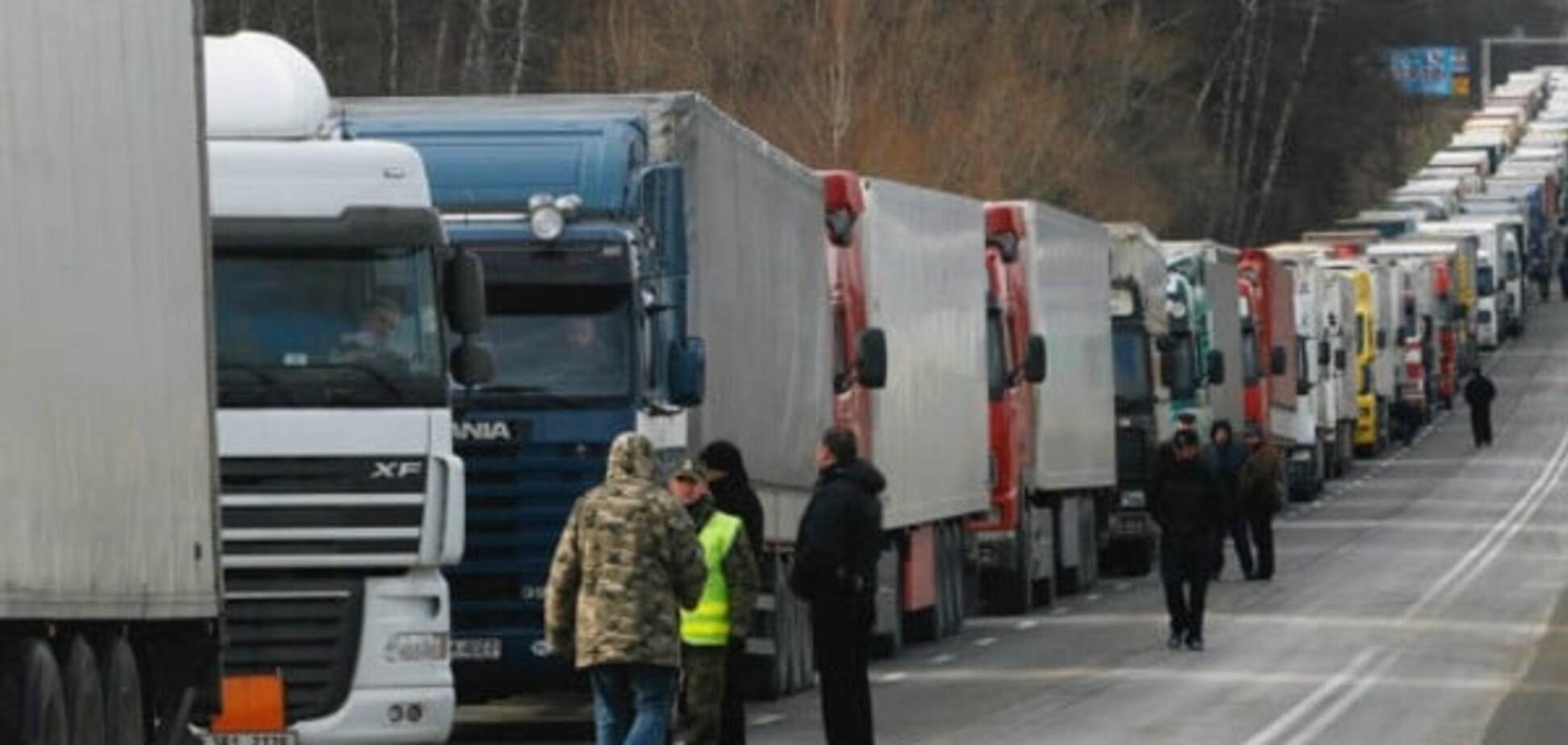 На въезде в Крым образовалась огромная очередь