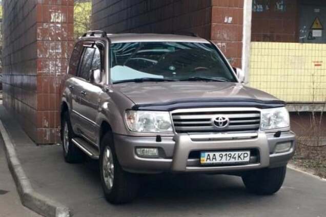 В Киеве 'герой парковки' перекрыл заезд для колясок