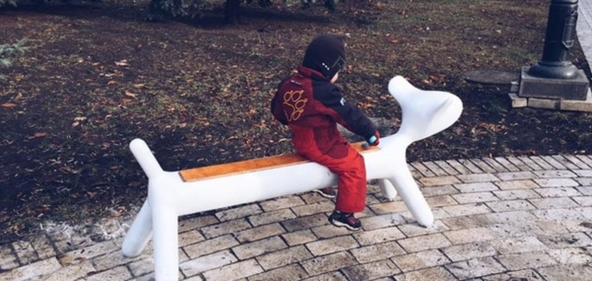 У київському парку встановили креативні лавочки для дітей: фотофакт