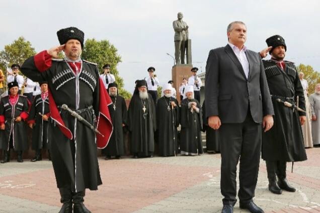 Казаки 'прочесали' дома крымских татар в одном из сел полуострова