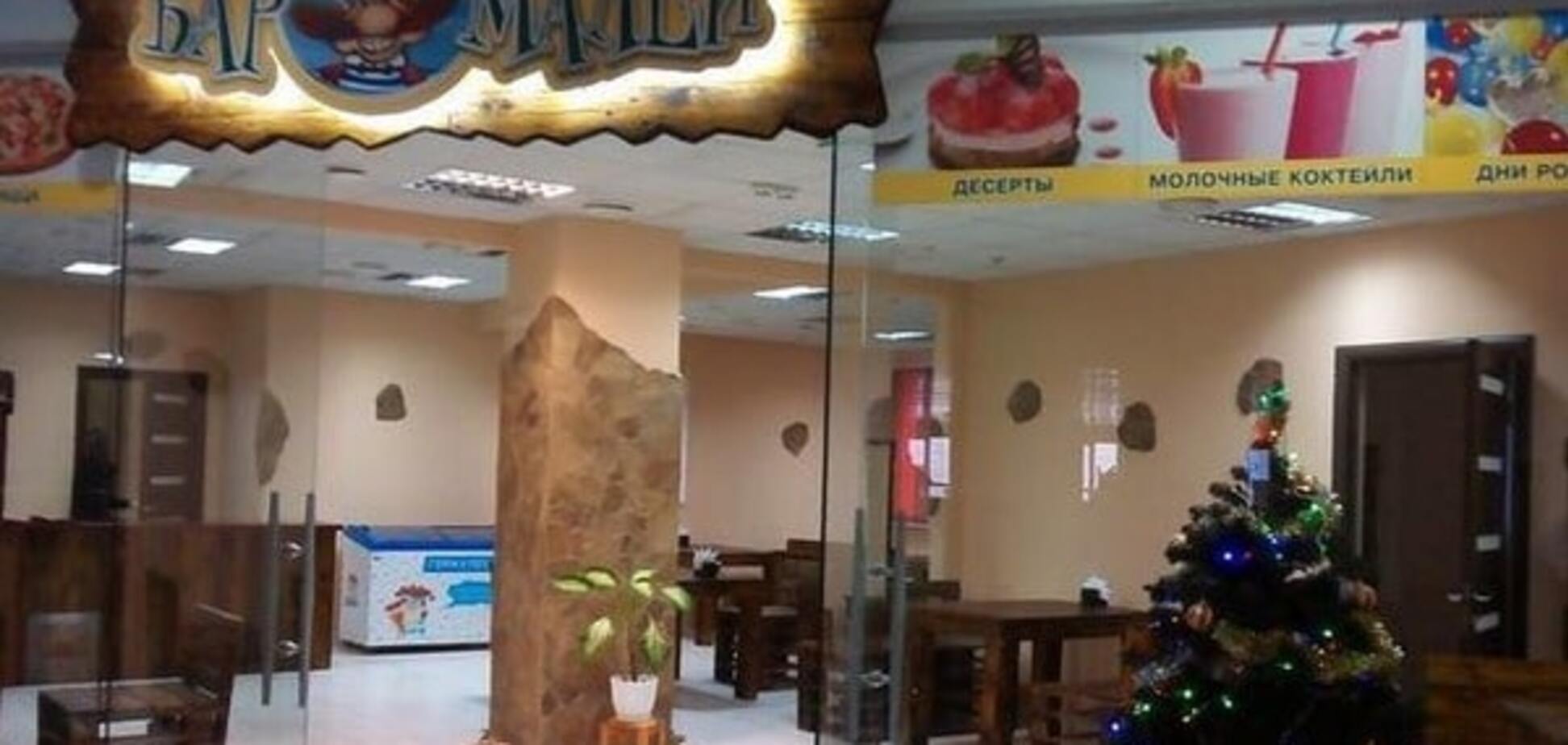 Отжали и открыли: в Донецке появился торгово-развлекательный центр времен перестройки. Фоторепортаж