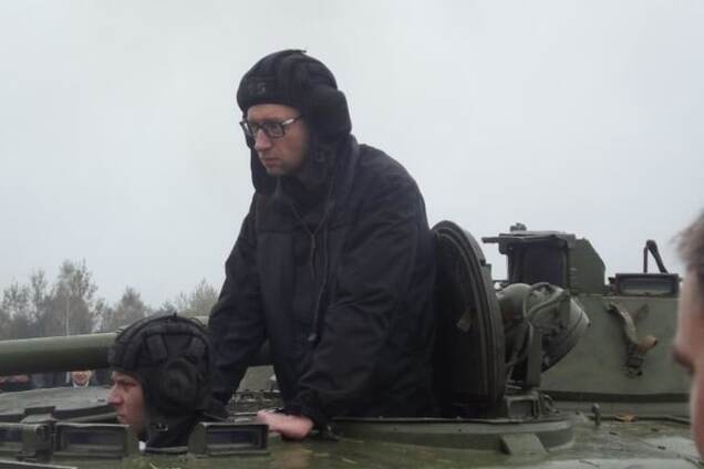 Невыполненные обещания: как Яценюк обеспечил обороноспособность в 2015 году