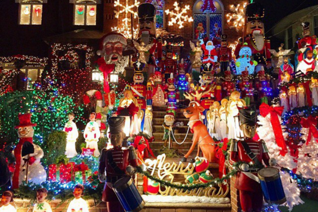 Как в сказке: СМИ показали самые яркие рождественские декорации в мире