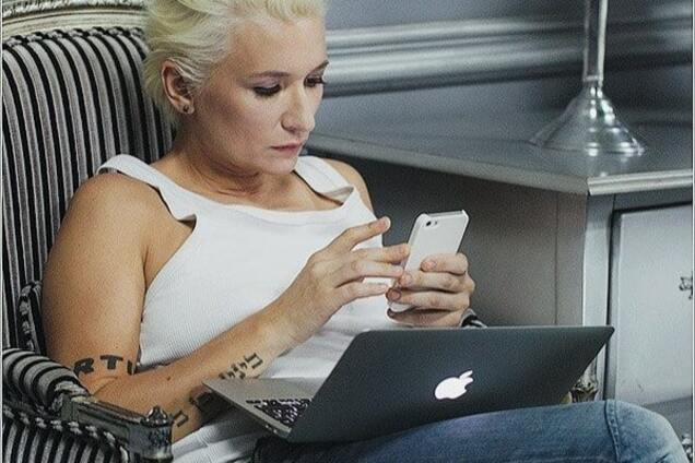 Мамины помощники: Диана Арбенина показала видео с 5-летними детьми