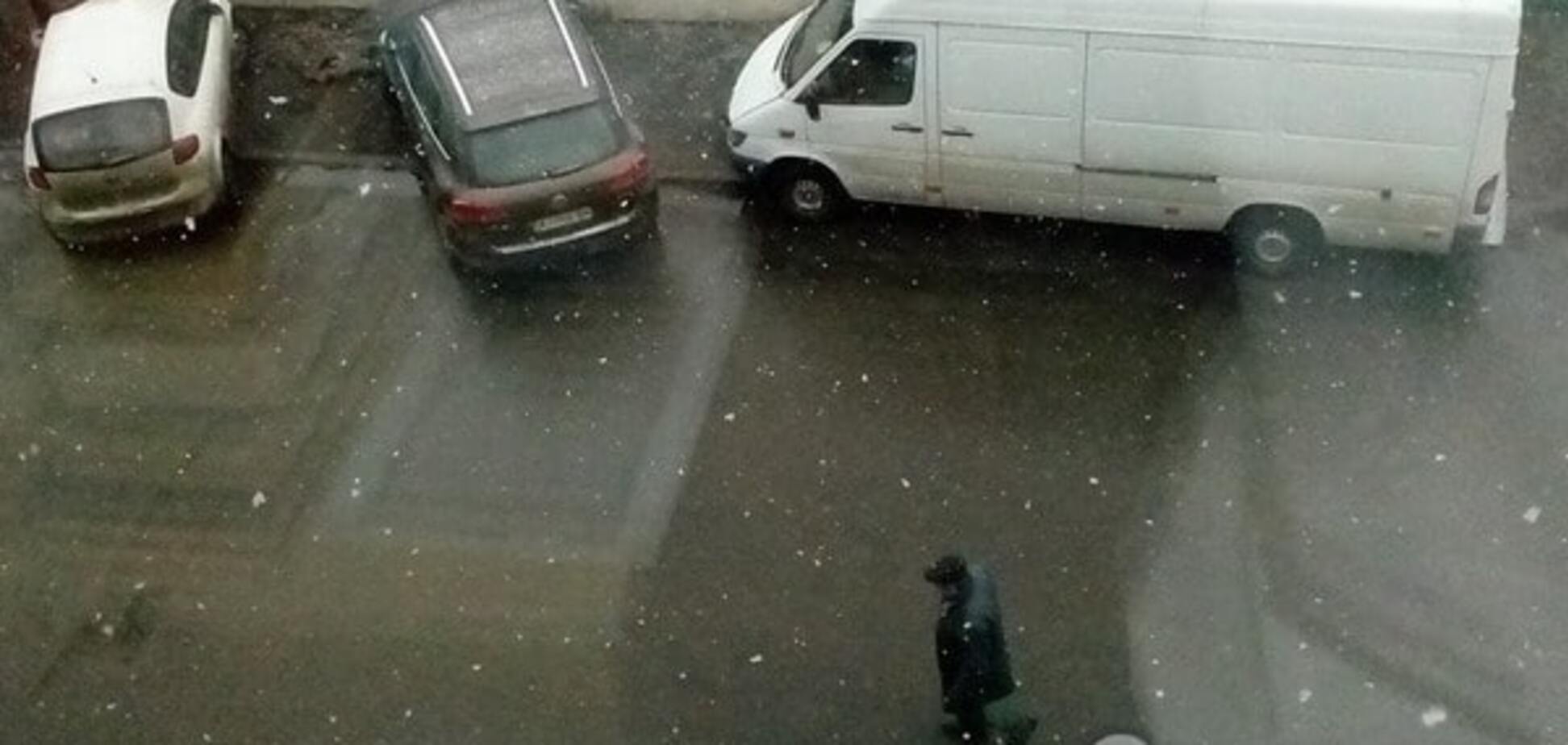 В Киеве выпал снег
