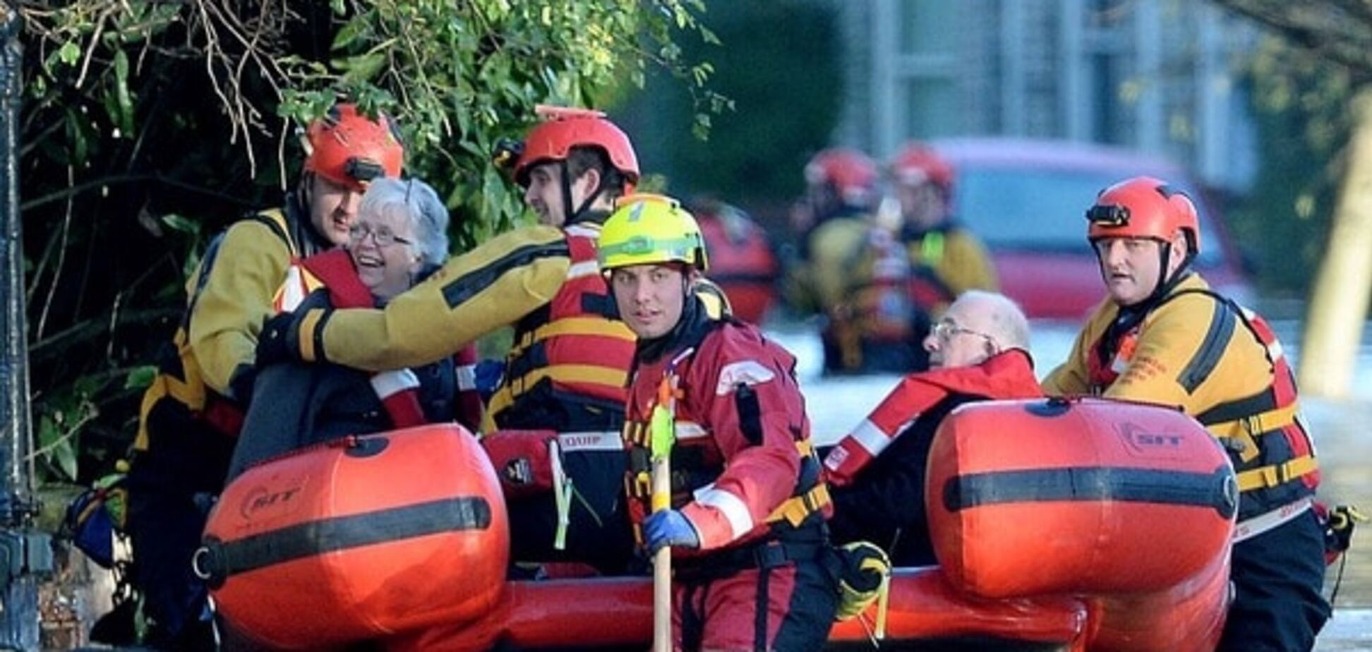 Наводнение в Великобритании: в эвакуации жителей задействована армия