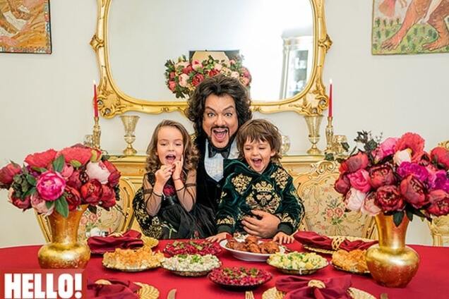 Киркоров показал детей и роскошный дом в новогодней фотосессии