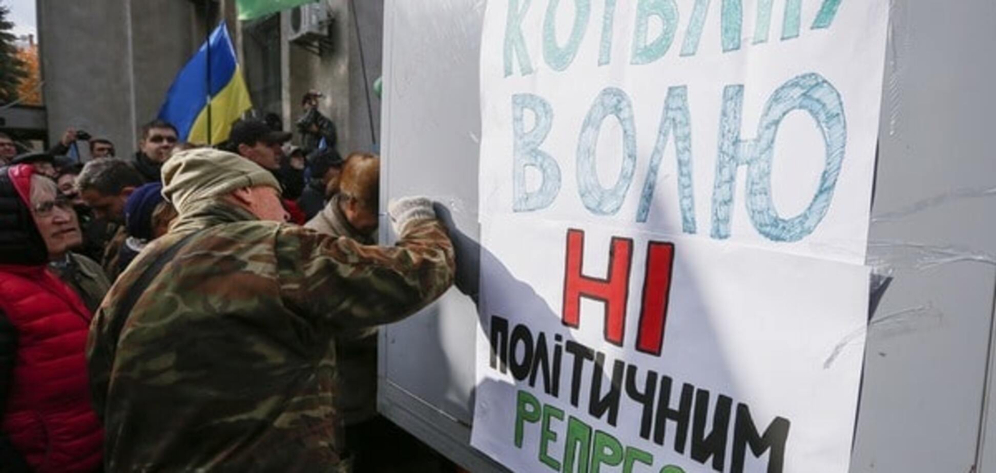 Яценюк назвал суд над Корбаном далеким от честности и независимости