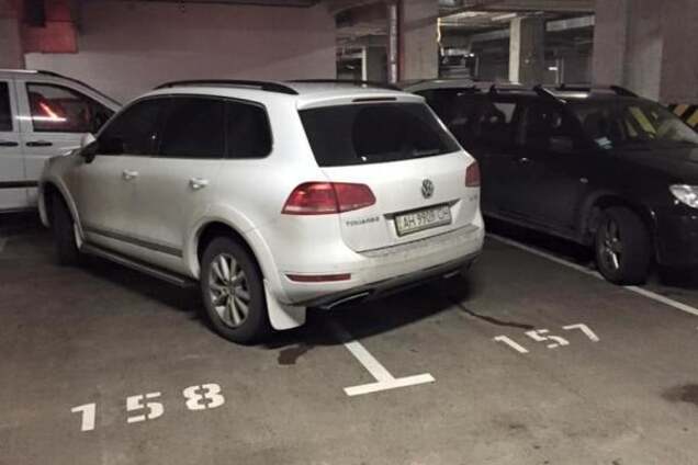 В Киеве автохам из Донецка 'захватил' сразу два парковочных места