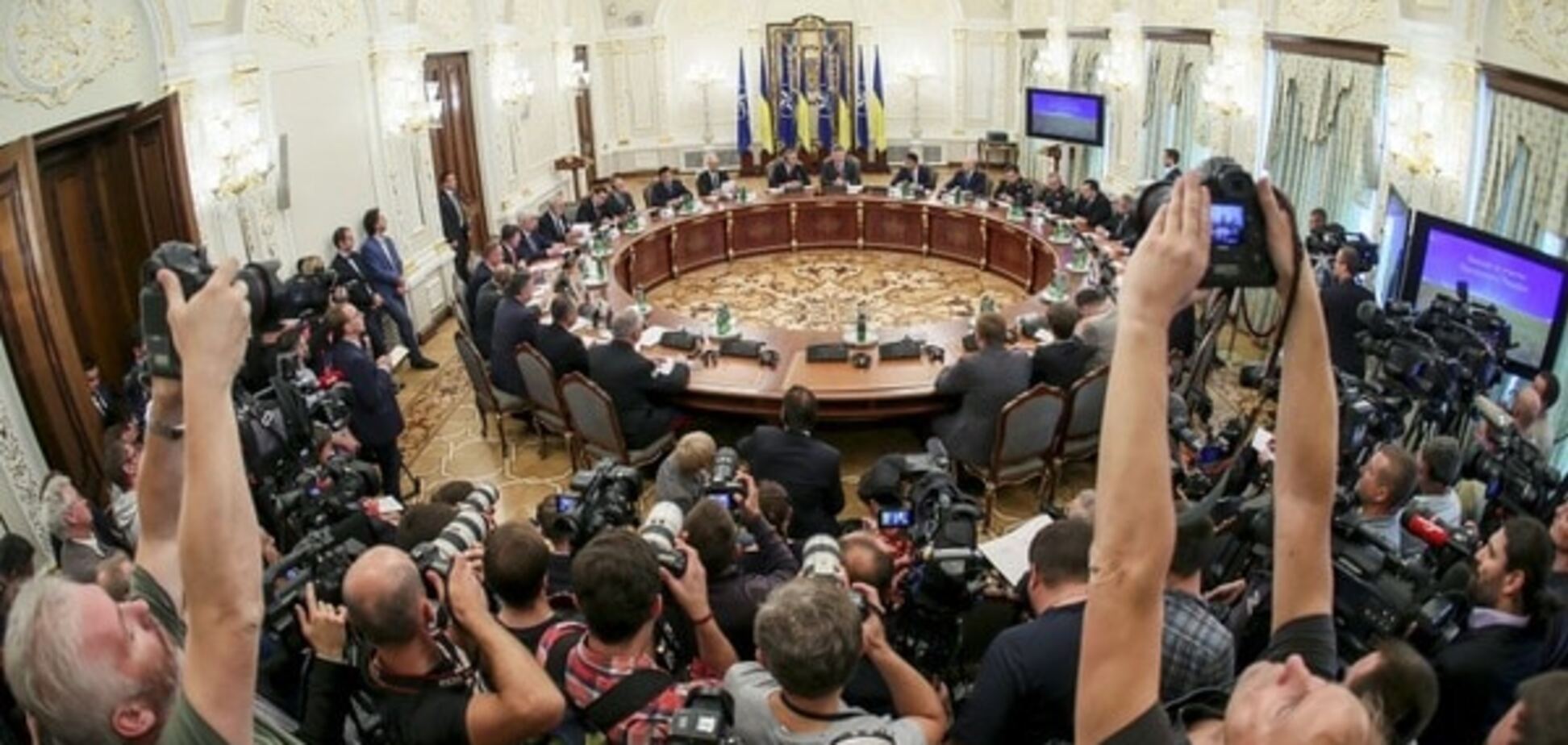 Порошенко дал СНБО три месяца на разработку стратегии возвращения Крыма - политолог