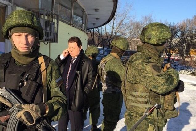 Цирк и автоматчики: Кобзон посетил предновогодний Донецк