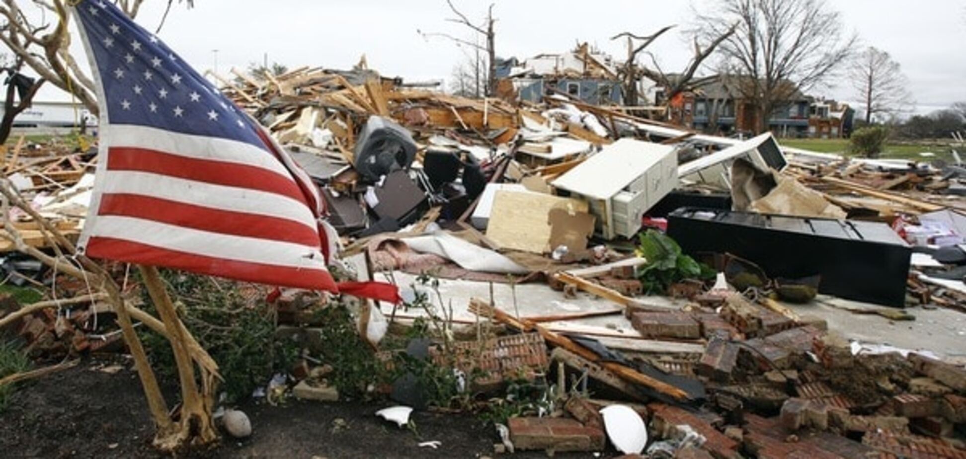 Шторм в США: десятки домов разрушены, отменены 4 тысячи рейсов. Фоторепортаж