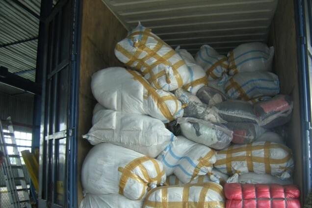 Запретные трусы и майки: россиян хотят сажать на 12 лет за контрабанду одежды