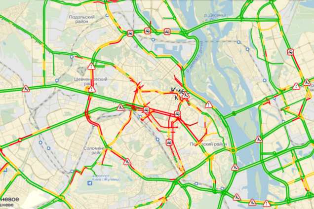 Киев остановился в предновогодних пробках: улицы забиты курьерами и искателями подарков