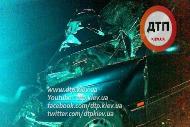 В Киеве пьяный водитель Opel врезался в автобус