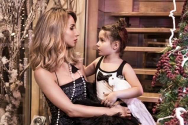 LOBODA показала новогодние фото с подросшей дочерью