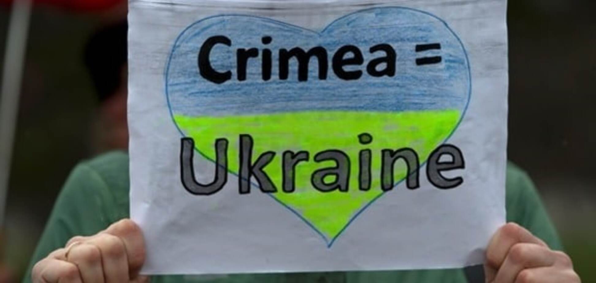 Крим - це Україна: у Сімферополі влаштували прочухана батькам школяра, який намалював український прапор