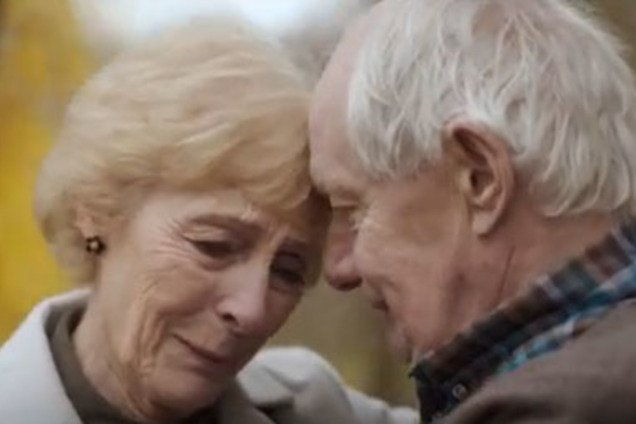 Любовь длиною в жизнь: рождественская реклама фотоальбома покорила сеть