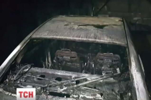 На подземном паркинге в Киеве сгорел автомобиль