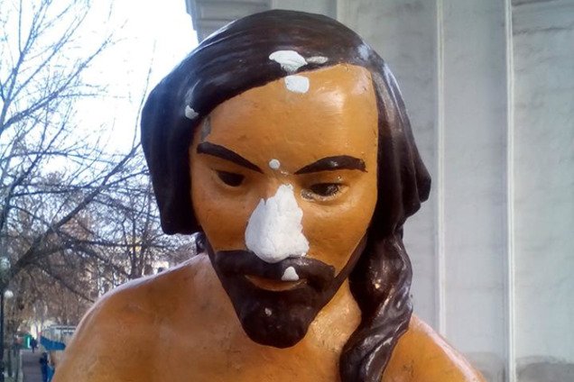 Опять с носом: в Киеве отремонтировали популярную скульптуру 