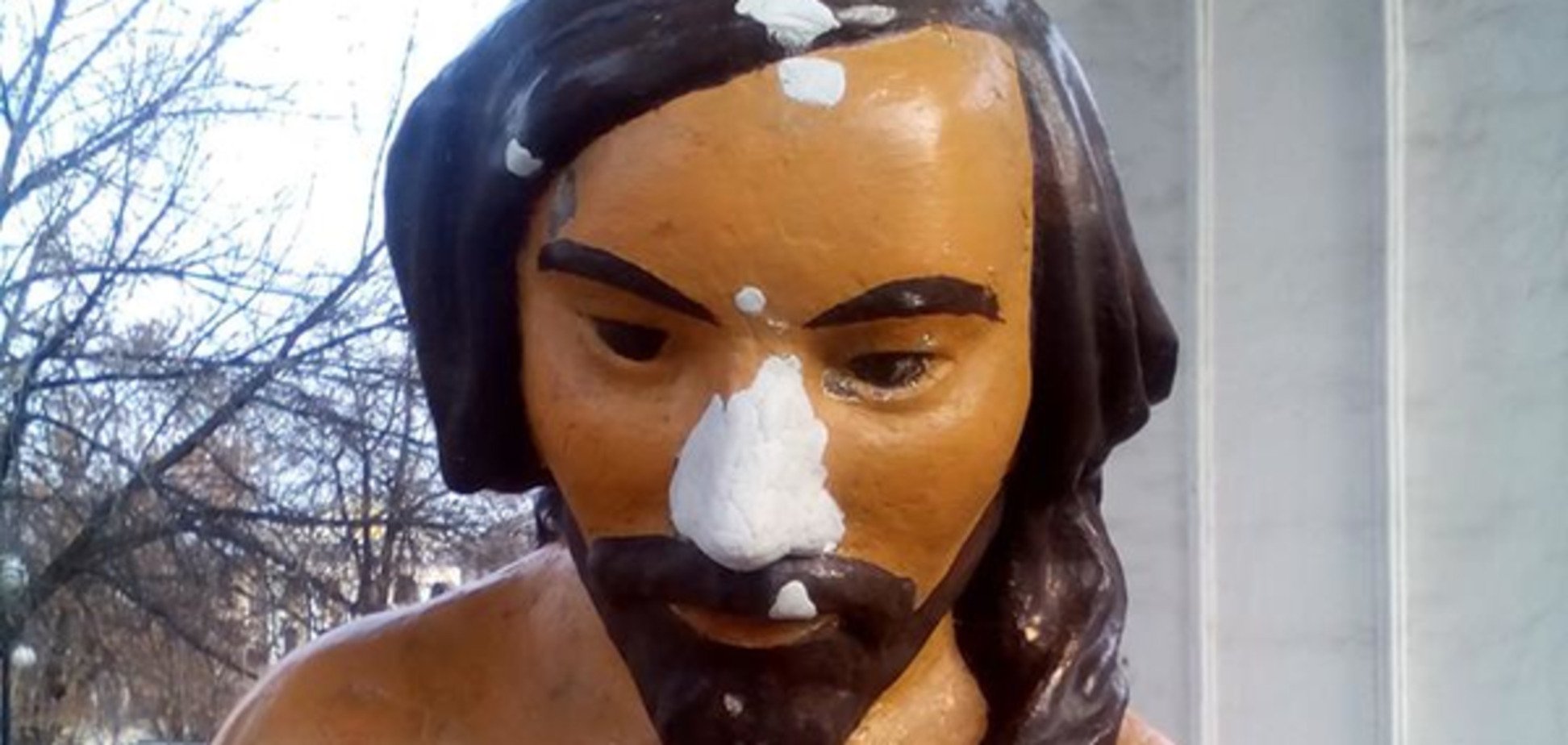 Знову з носом: у Києві відремонтували популярну скульптуру