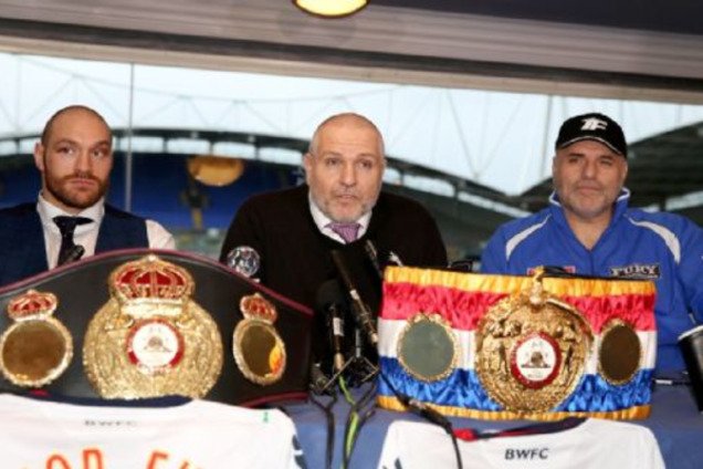 'Мусор': Фьюри неожиданно отказался от чемпионского пояса Кличко в пользу украинца