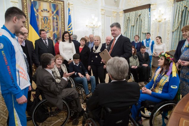 Украина должна отказаться от советского слова 'инвалид' – Порошенко