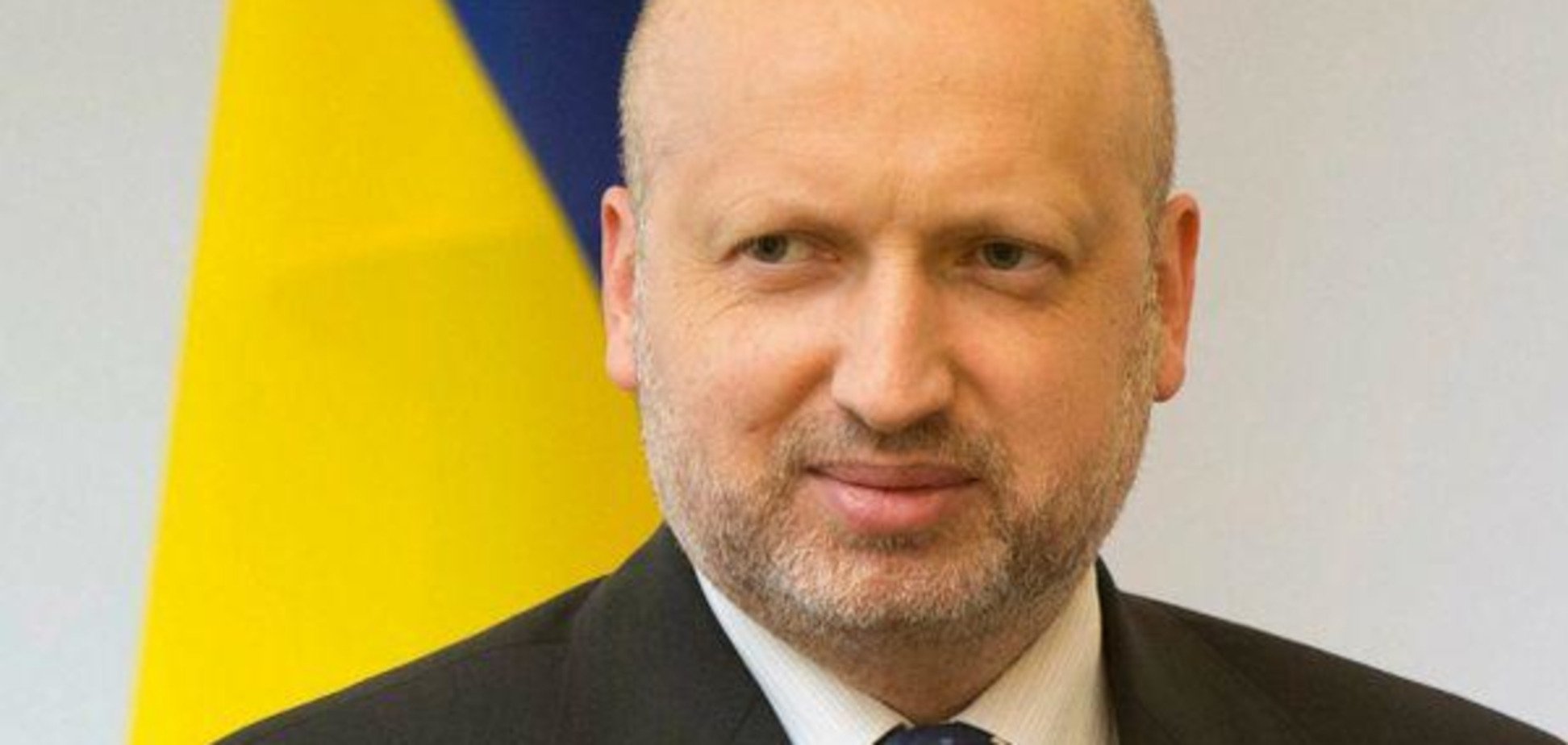 Турчинов пообещал поощрять контрактников высокими зарплатами