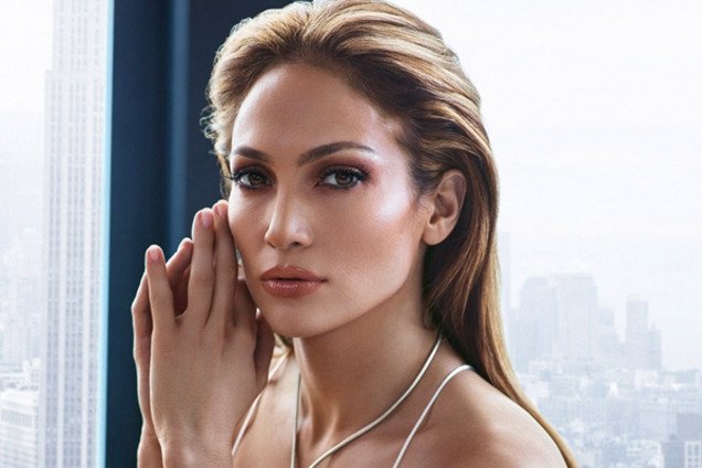 Платья от звезды: Джей Ло представила новую коллекцию собственного бренда