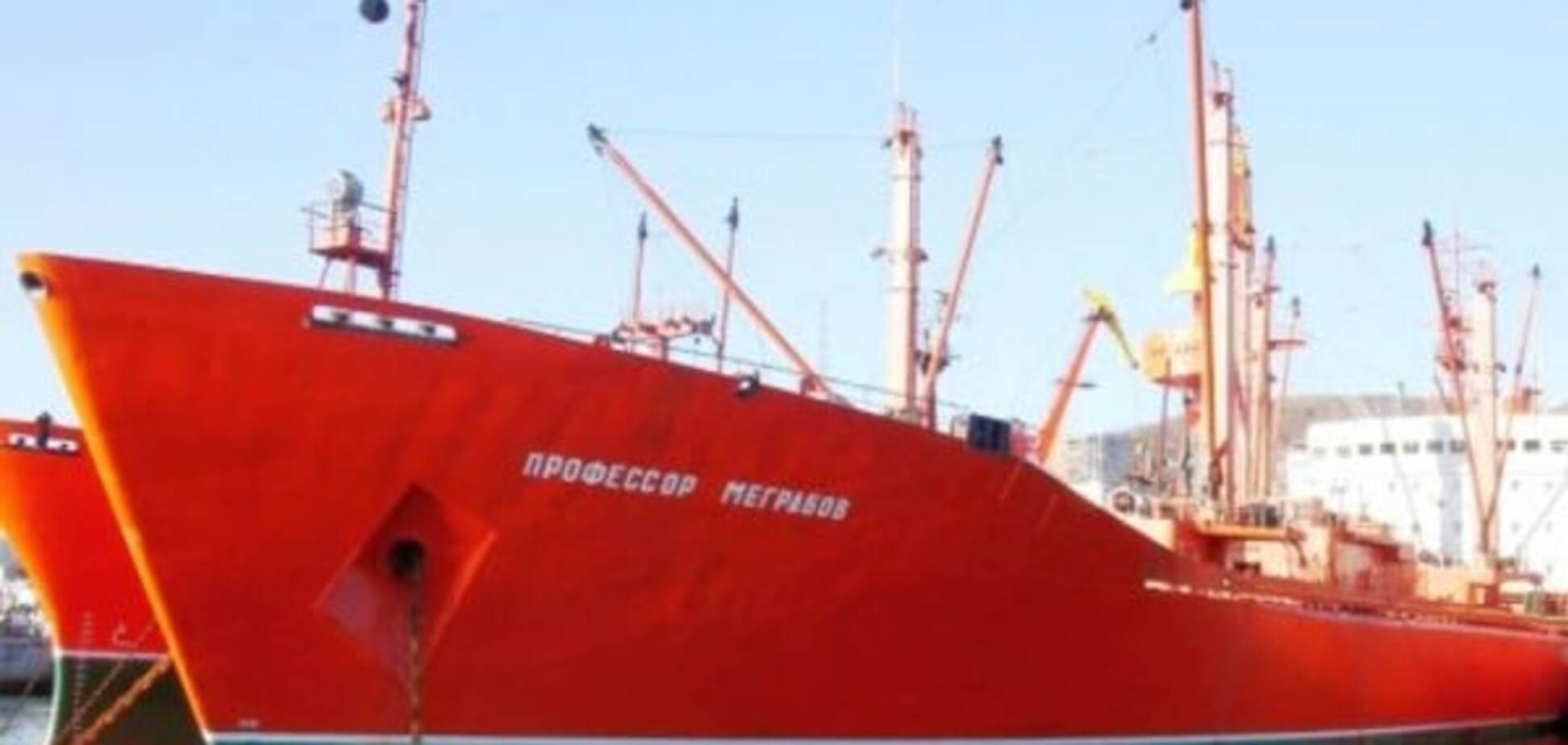 Без света и с трупом: в Китае арестовали российский корабль