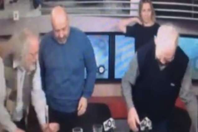 'Сижу, бухаю, никого не трогаю': на 'Эхе Москвы' произошел очередной скандал