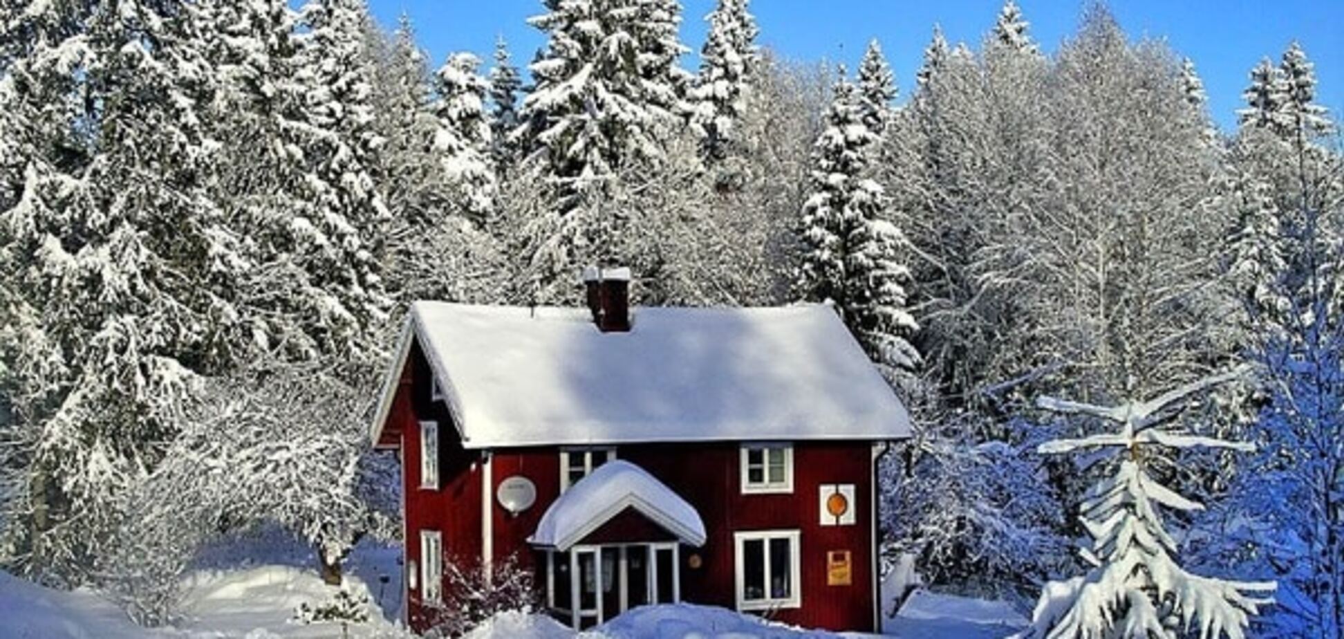 Зимнее настроение: 13 сказочных заснеженных домиков