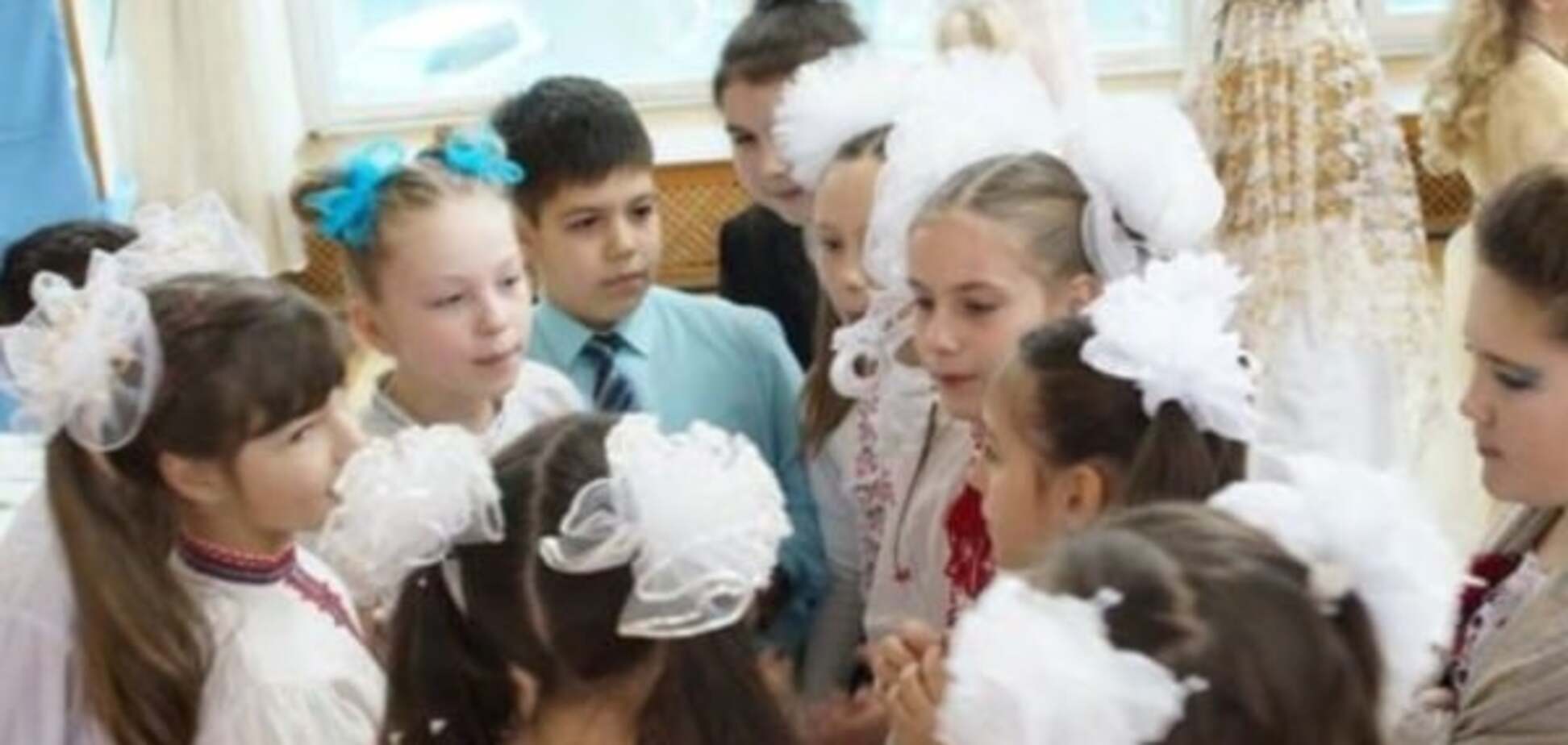 Знищити все українське? Окупанти закрили дитячу театральну студію в Криму