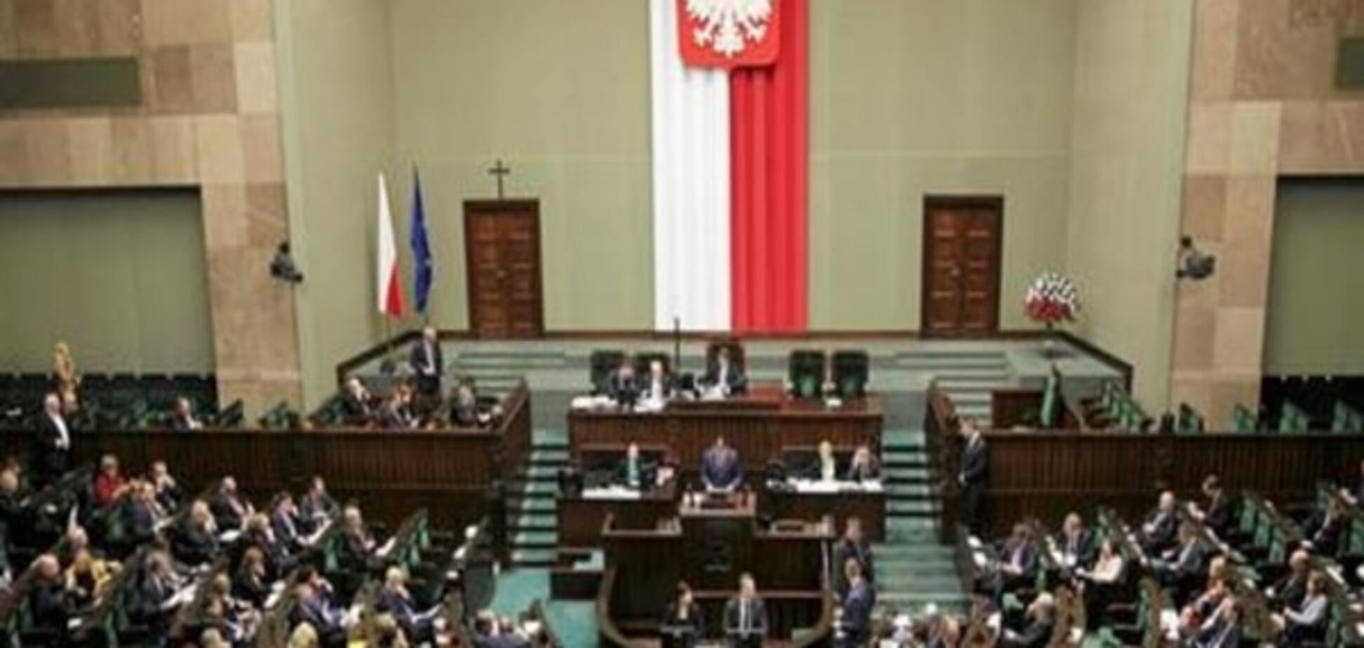 Польський сейм проголосував за закон, який посилює контроль над державними ЗМІ
