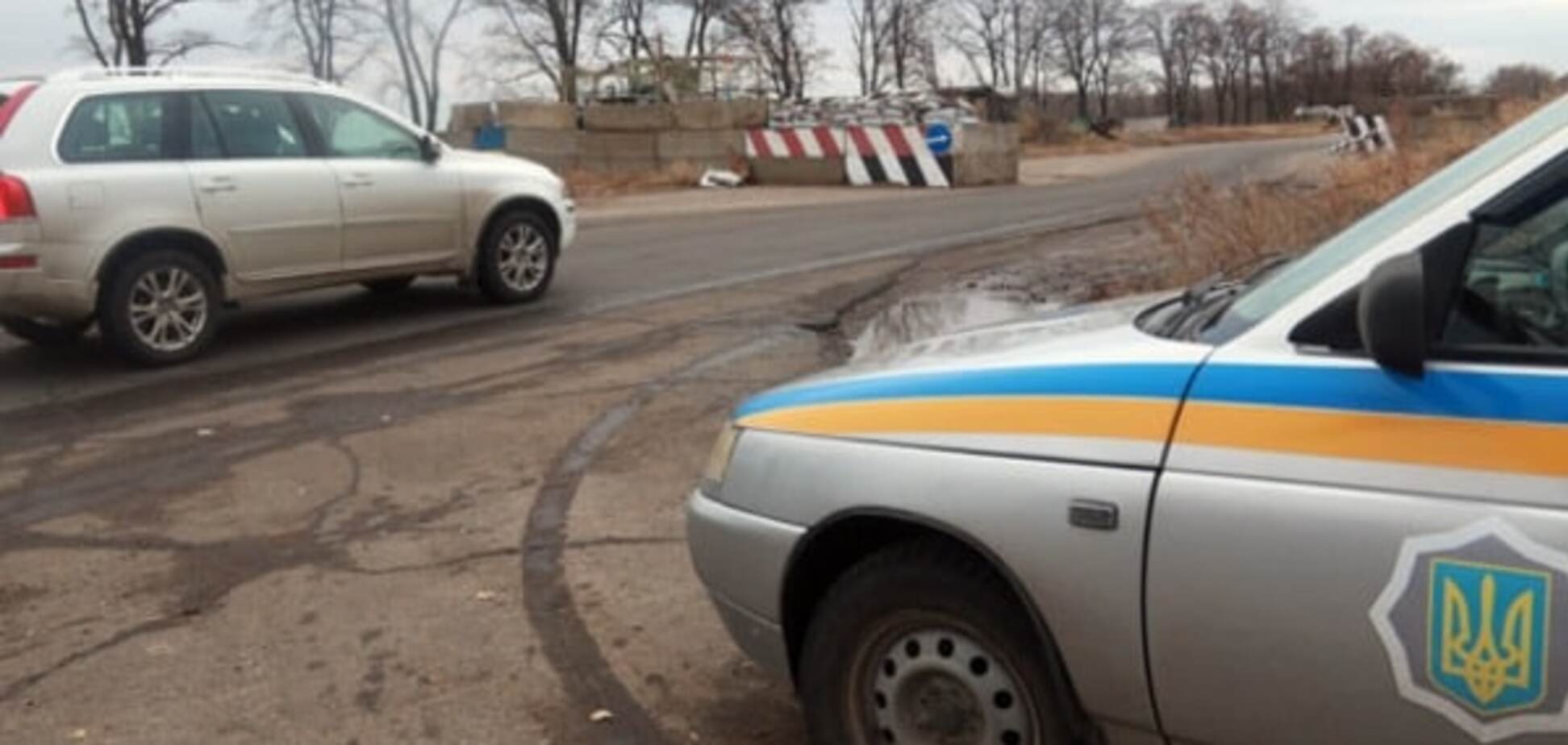 Авакову на заметку: волонтеры рассказали о 'подвигах' полиции на блокпостах у Мариуполя