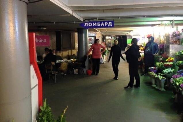 Без ведущих и ивент-агентств: соцсети 'взорвало' фото 'корпоратива' в переходе Киева