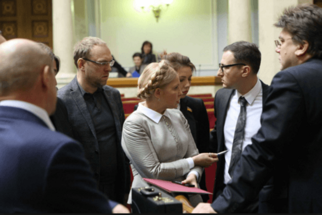 Новый раскол коалиции: 'Батьківщина' выступила против децентрализации и призвала к отставке Яценюка