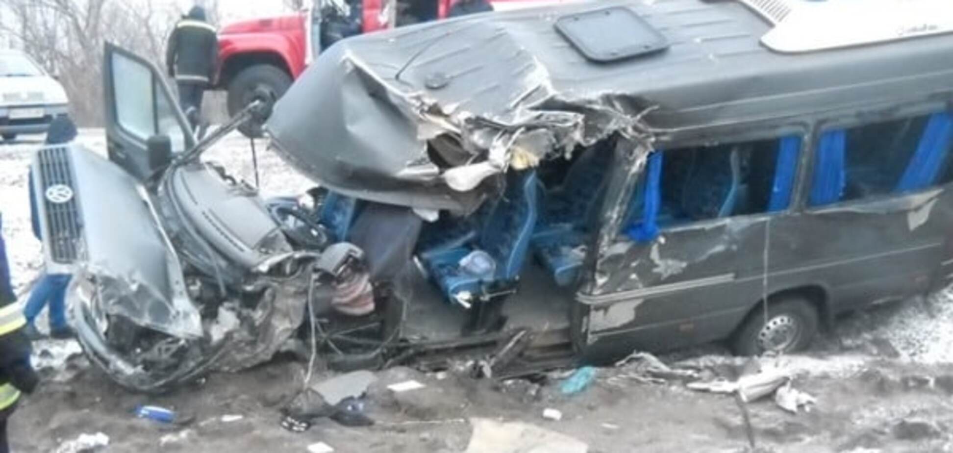 На Кіровоградщині два автобуси врізалися лоб у лоб: 10 постраждалих