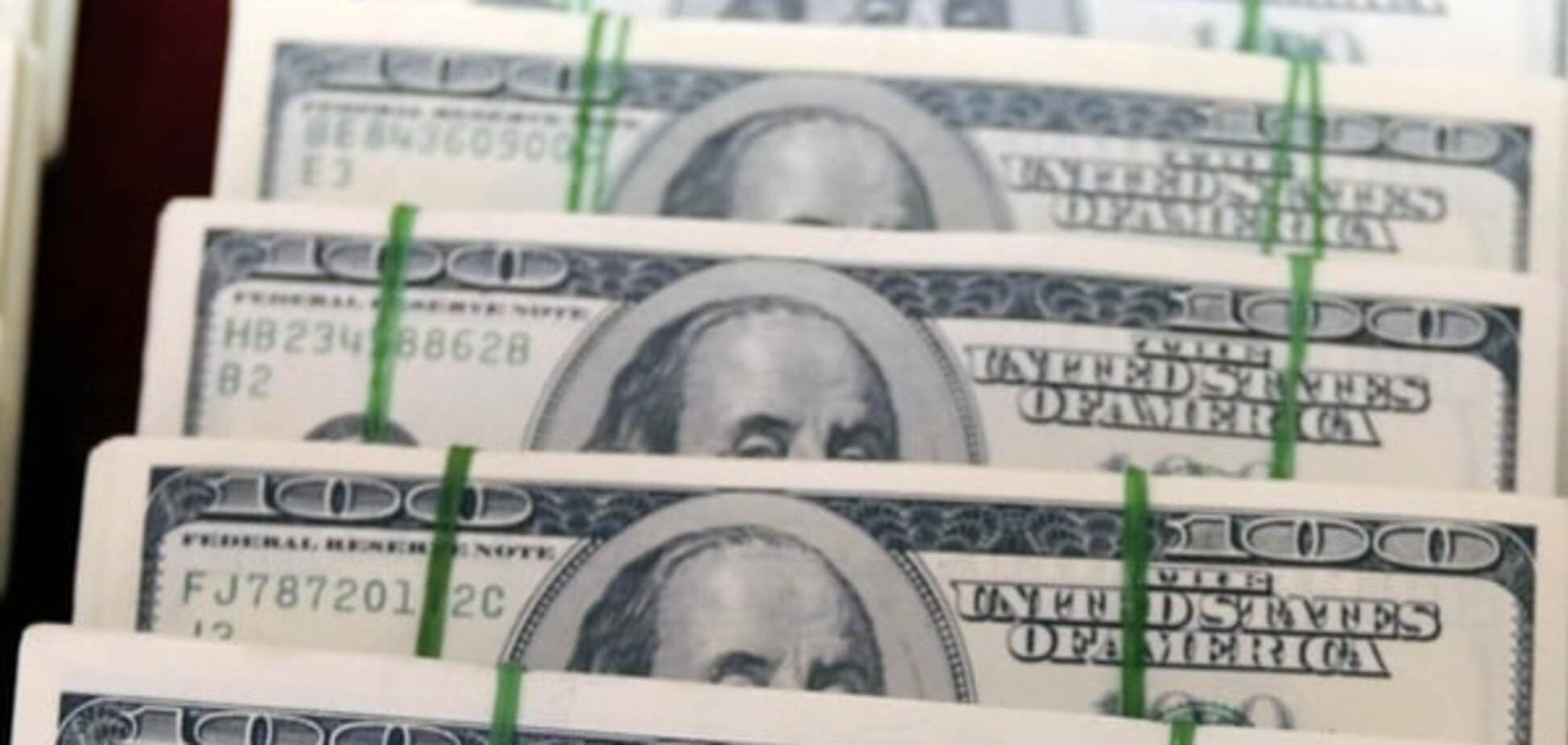 Святковий 'сюрприз': долар завершив рік різким зростанням