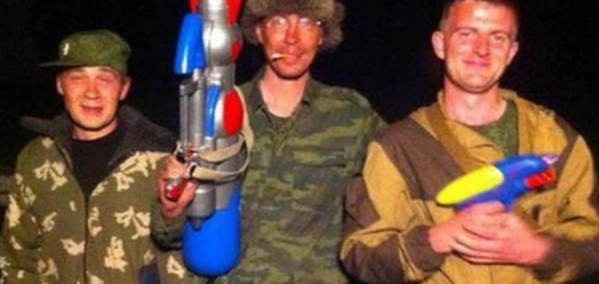 Волонтеры опубликовали топ-25 фото 'придурков', несущих 'русский мир'