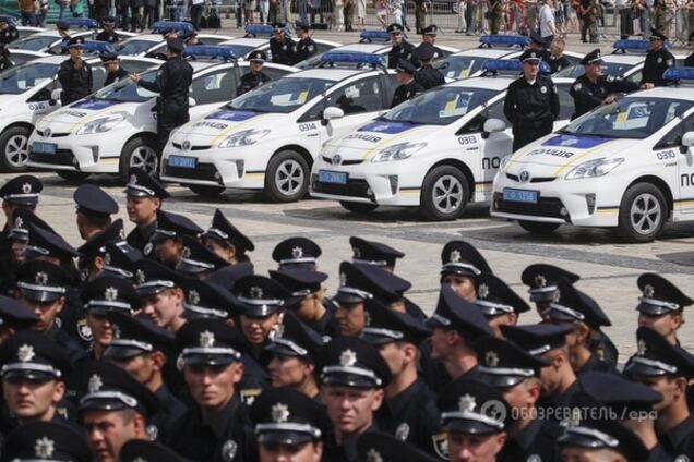 От генералов до участковых: названы размеры всех зарплат в Национальной полиции