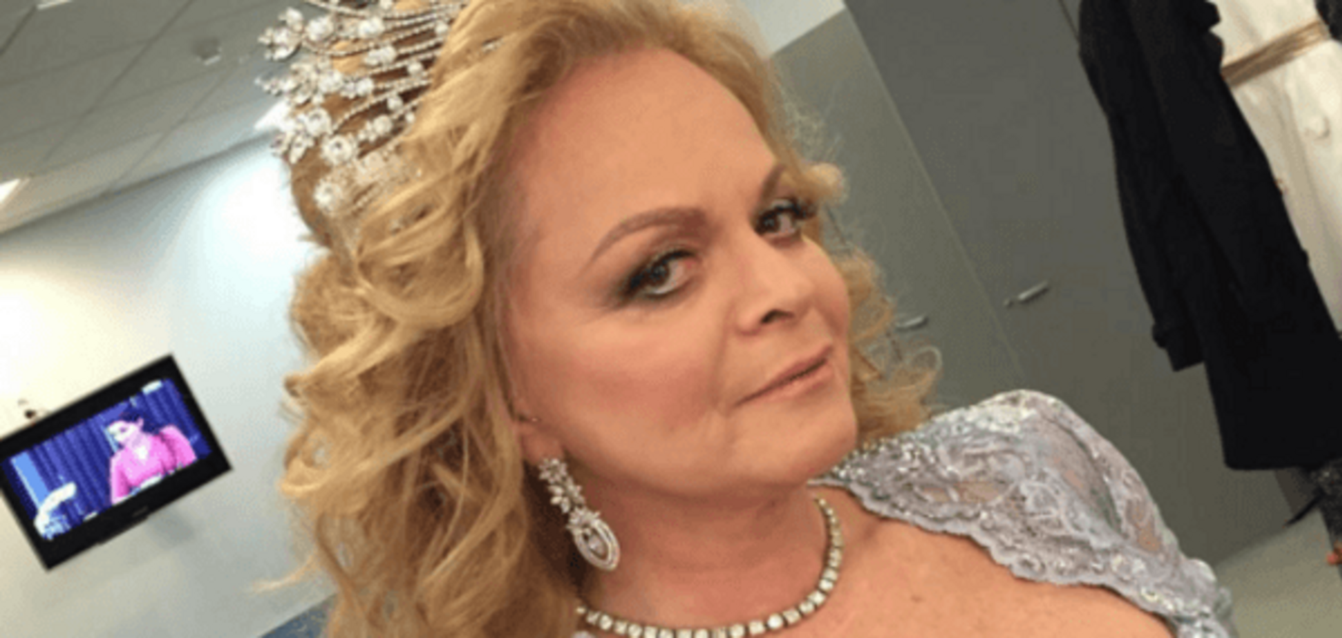 60-летняя Долина превратилась в пышногрудую Снежную Королеву