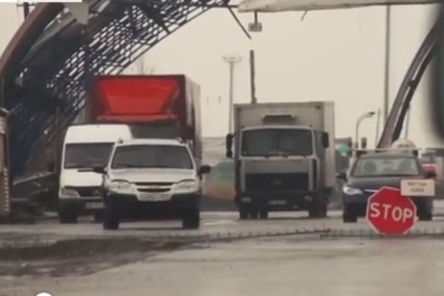 СМИ показали, как террористы вывозят уголь с Луганщины в Россию: обнародовано видео