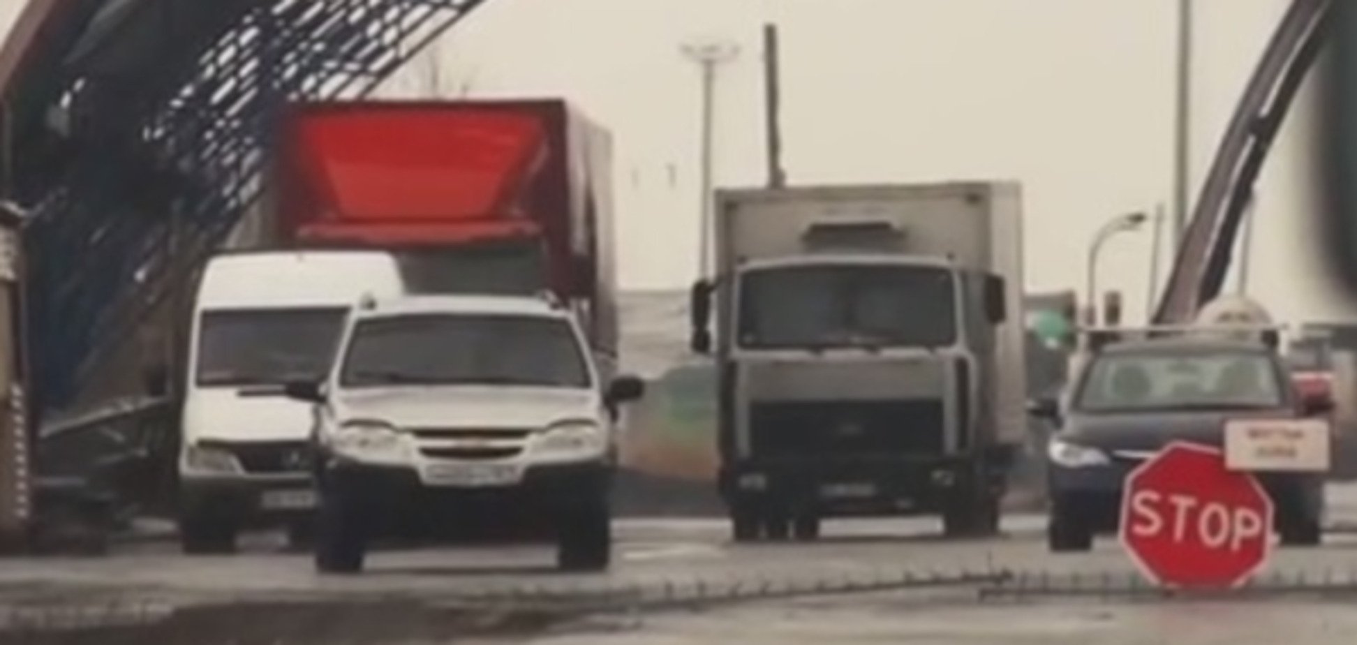 СМИ показали, как террористы вывозят уголь с Луганщины в Россию: обнародовано видео