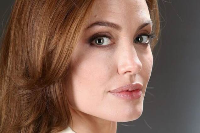 Откровенно о личном: свадьба с Питтом не принесла Джоли счастья