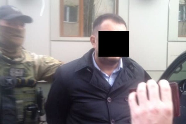 В Одессе на взятке в полмиллиона задержали чиновников Минобороны: опубликованы фото