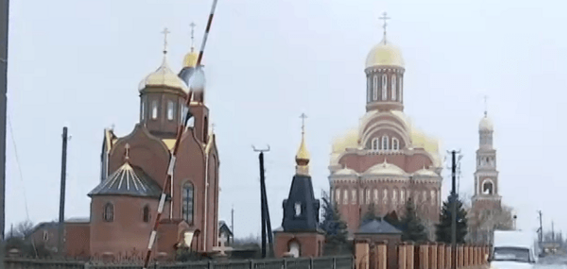 Украинские бойцы взяли под опеку покинутый 'храм Арбузова'