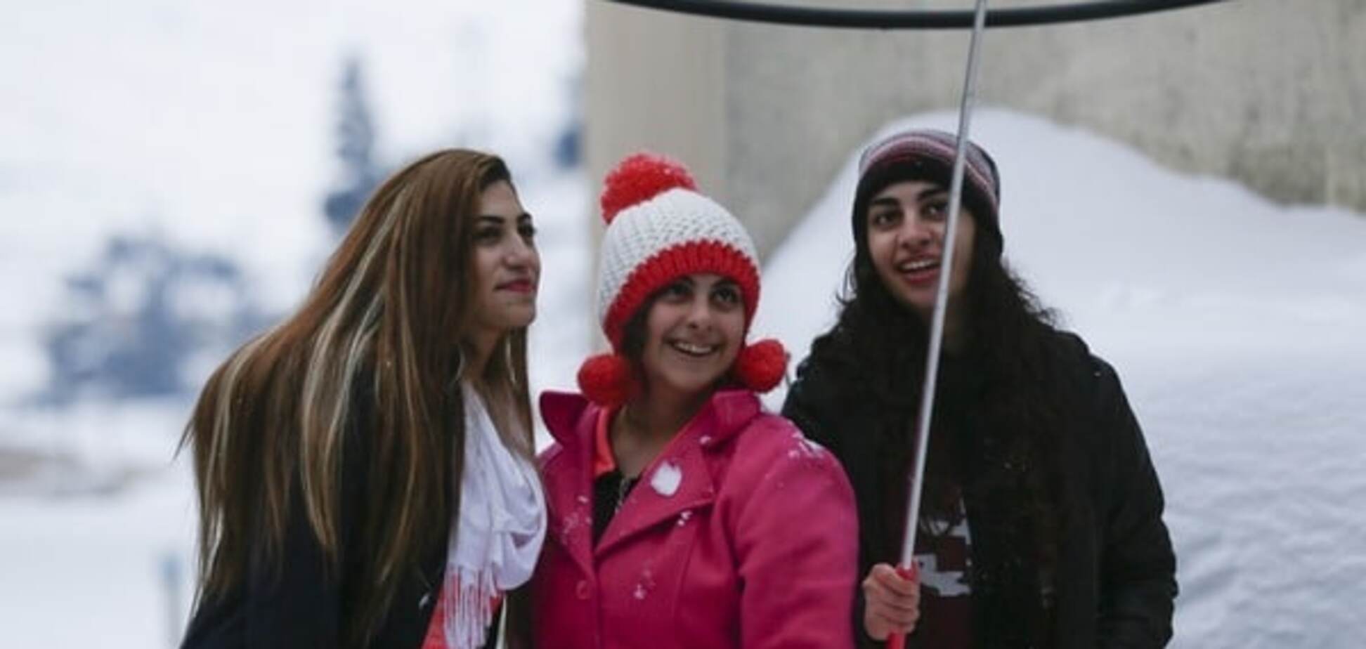 Накладная борода и чудо-носки: какие гаджеты пригодятся зимой