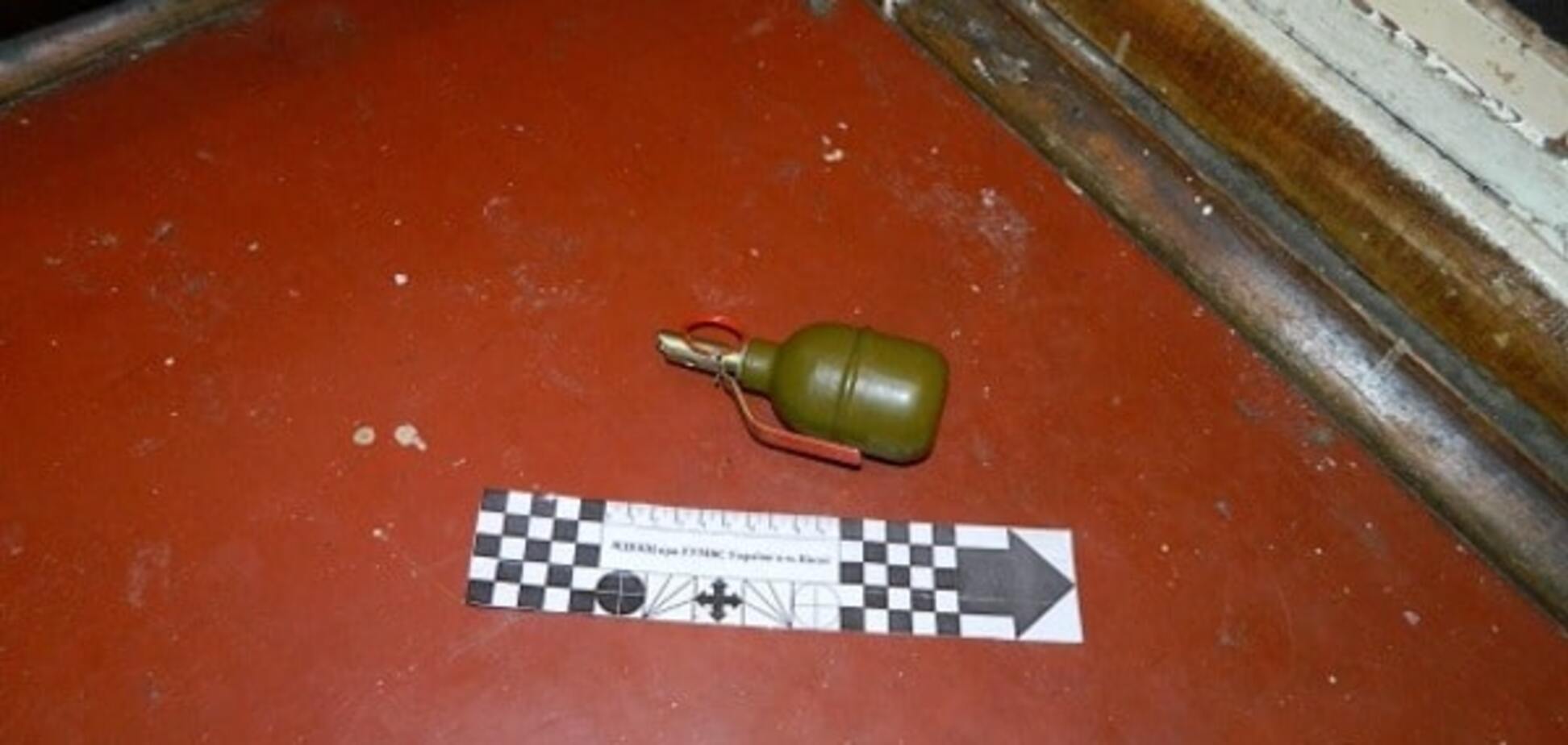 В Киеве мужчина с гранатой угрожал взорвать квартиру