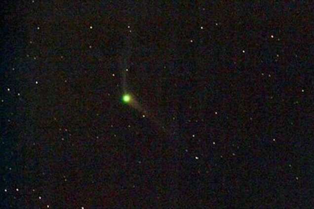 Дивіться в небо: до Землі летить комета з двома хвостами